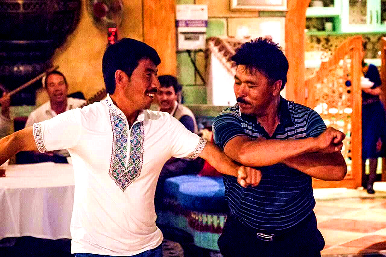 https://xinjiangchinatours.com/wp-content/uploads/2020/05/kashgar-people-3.jpg